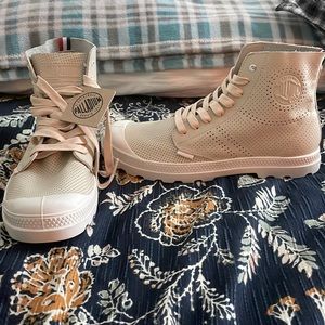 Palladium Special Edition Hightop textile boots - size 9.5 womens